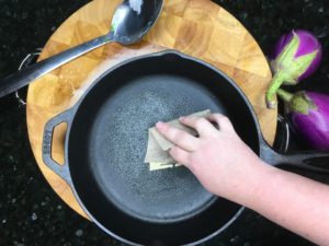 restore rusty cast iron skillet rusted sanding sandpaper